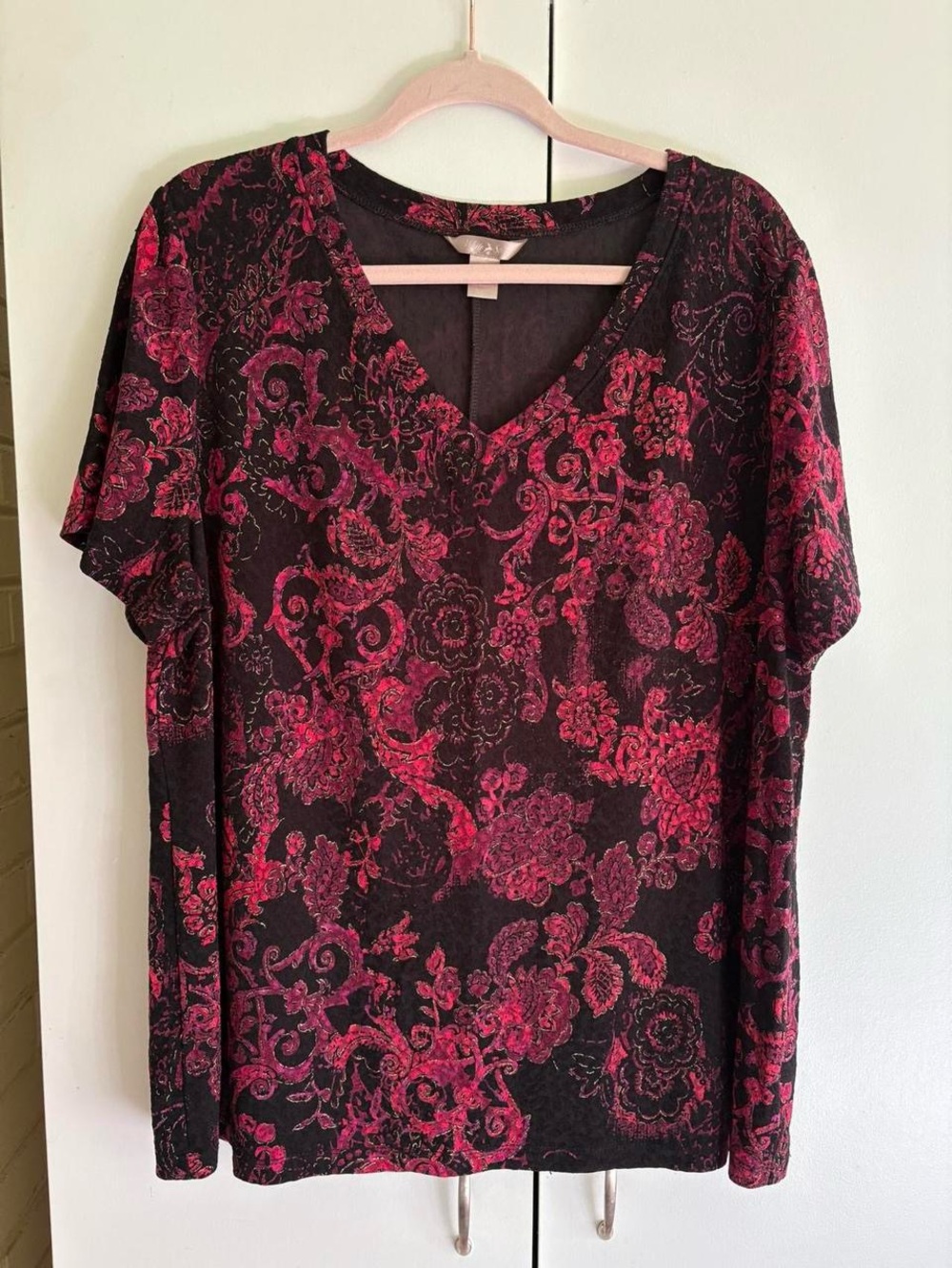 Y2K White Stag Women's V Neck Tee Shirt Red Paisley Size XXL Whimsy Grungecore